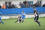 Zápas fotbalové I. B třídy mezi Lužkovicemi (v černém) a Veselou ovládli domácí 2:0.