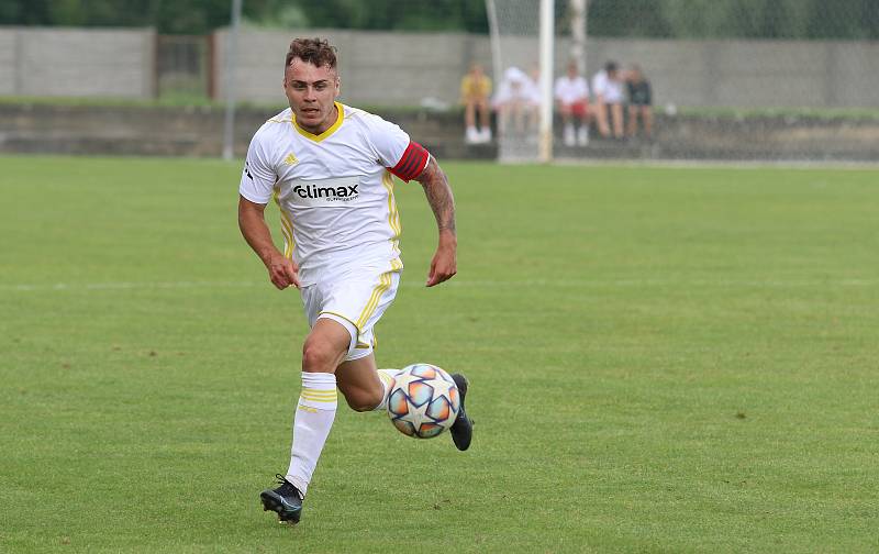 Fotbalisté Zlína (bílé dresy) v Lanžhotě zvítězili 2:0.