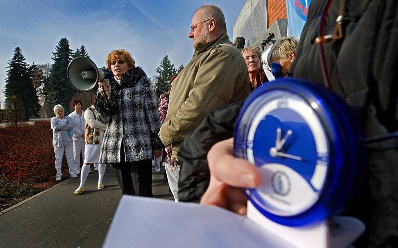 Zástupci lékařů, sester a ostatního zdravotnického personálu z nemocnic Zlínského kraje se v pondělí 14. listopadu sešli v areálu Krajské nemocnice Tomáše Bati ve Zlíně na shromáždění v rámci kampaně Zůstáváme, splňte sliby! 