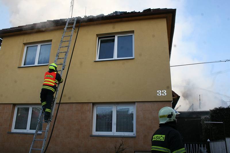 Požár rodinného domu ve Velikové.