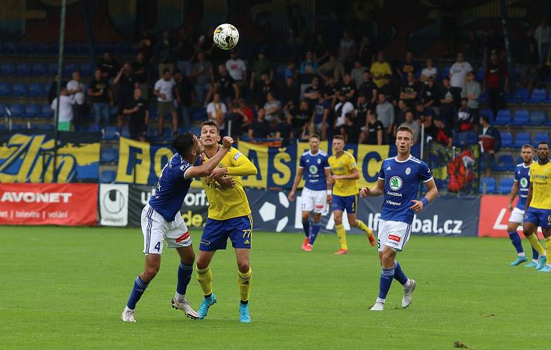 Fotbalisté Zlína (žluté dresy) zahájili novou ligovou sezonu domácím zápasem s Mladou Boleslaví