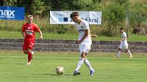 Fotbalisté Zlína B (bílé dresy) v sobotním přípravném zápase na Vršavě remizovali s juniorkou Zbrojovky Brno 2:2.