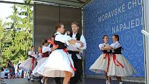 Moravské chodníčky se každoročně konají v Napajedlích. Jde o tradiční setkání folklórních souborů ze Slovácka, Valašska a Hané. Letos se sešli už po jednadvacáté.