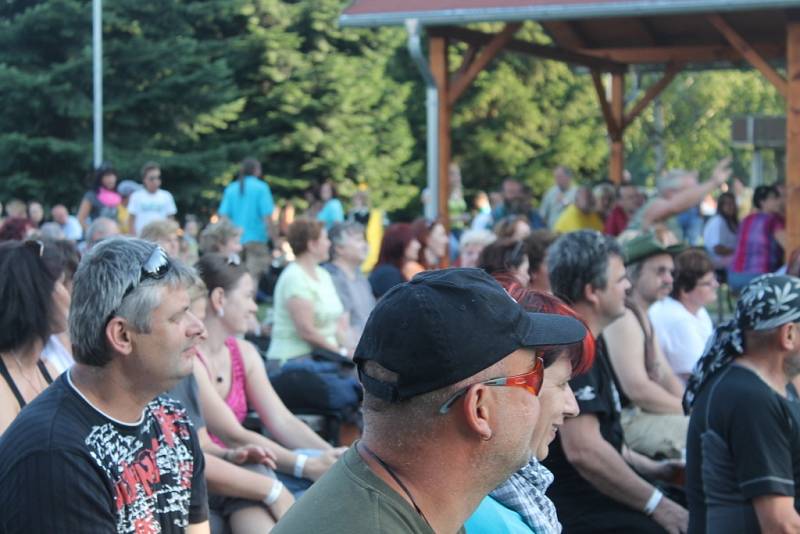 Kapela Fleret slavila na Zádveřické rockové noci 30. výročí.