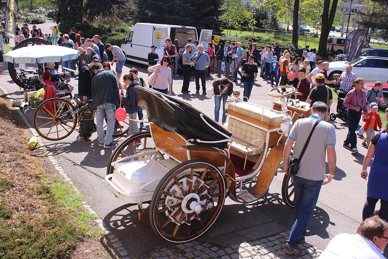 Na 2. ročníku automobilové show CzechDrive si přišli na své zejména zarytí automobiloví fanoušci. Počty exponátů se vyšplhaly téměř ke dvou stovkám.