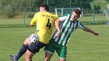 Fotbalisté Újezdu (ve žlutých dresech) zdolali Vysoké Pole 4:2 a před letní pauzou zůstali v čele Ligy4.