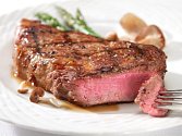 Klasický hovězí steak na grilu