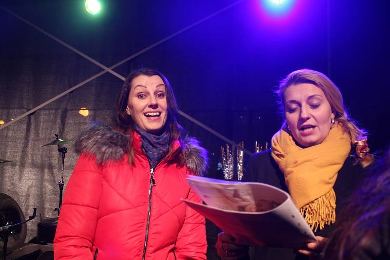 Česko zpívá koledy na náměstí Míru ve Zlíně 11.12.2019.