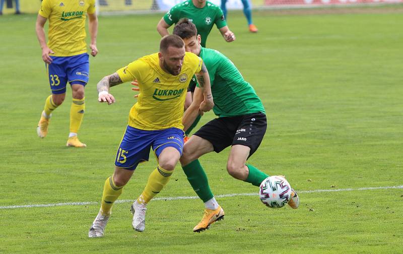 Fotbalisté Zlína (ve žlutých dresech) se ve 27. kole FORTUNA:LIGY utkali s Příbramí. Foto: Jan Zahnaš