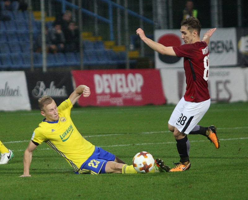 Fotbalisté Zlína (ve žlutém) ve 13. kole HET ligy v neděli od 16 hodin hostili pražskou Spartu.