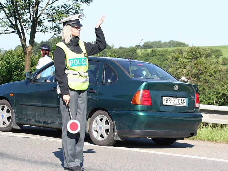 Zlínská policie kontrolovala v pondělí ráno řidiče odjíždějící z rockového festivalu Masters Of Rock.