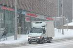 Husté sněžení koplikovalo ve středu 3. února dopravu ve Zlíně.