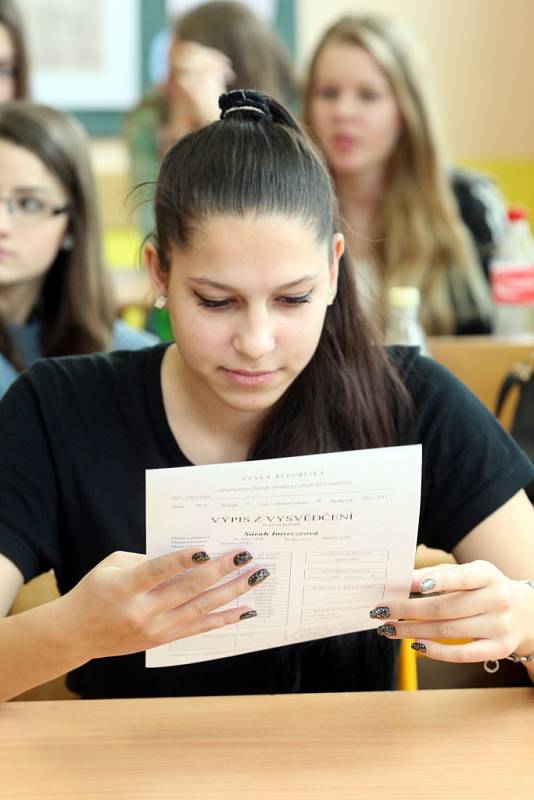 Předávání vysvědčení v 9A ZŠ Trávníky v Otrokovicích.