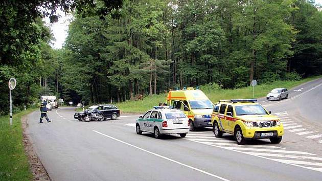 Dopravní nehoda osobního automobilu s motorkářem u Luhačovic.