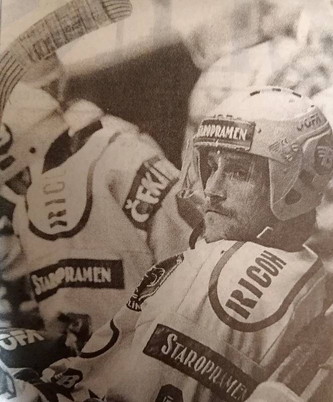 Podívejte se na průřez kariéry ve fotografiích legendy zlínského hokeje, kapitána mistrů extraligy 2004 Miroslava Okála. Foto: archiv Deníku.