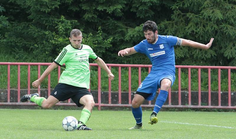 Fotbalisté Koryčan (v zelených dresech) zvítězili na hřišti v Otrokovicích nad tamní rezervou 3:2.