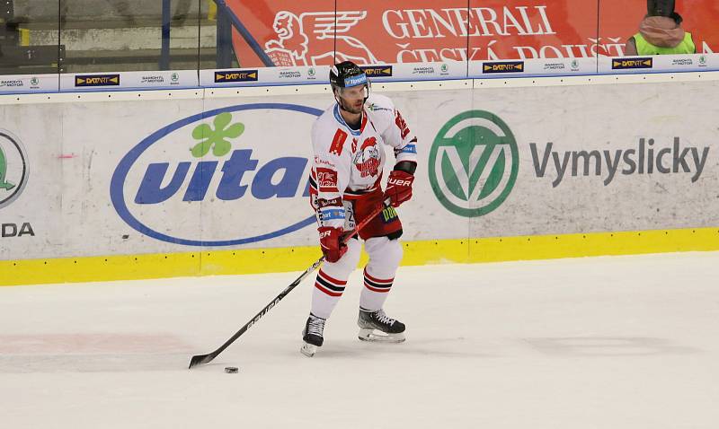 Hokejisté Zlína (modré dresy) v 54. kole TIpsport extraligy na Zimním stadionu Luďka Čajky vyzvali Olomouc.