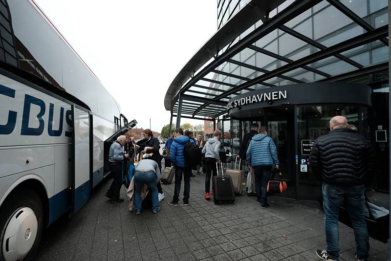 Fotbalisté Fastavu Zlín ve středu ráno odletěli z brněnského letiště v Tuřanech do Kodaně, kde je čeká další zápas Evropské ligy.