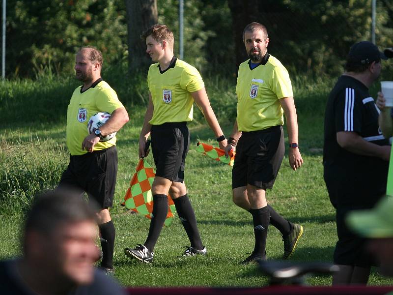 Bezbrankovou remízu přinesl sobotní fotbalový duelu I. B třídy skupiny B v Loukách, kde uhrály Ludkovice (bílo-modří) cenný bod.