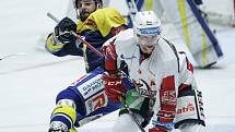 Hokejové utkání 48. kola Tipsport extraligy v ledním hokeji mezi HC Dynamo Pardubice a PSG Berani Zlín (ve žlutoodrém) v pardudubické ČSOB pojišťovna ARENĚ.