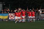 Fotbalisté Uherského Brodu (červené dresy) zvítězili v předkole MOL Cupu nad domácím Baťovem 5:0.