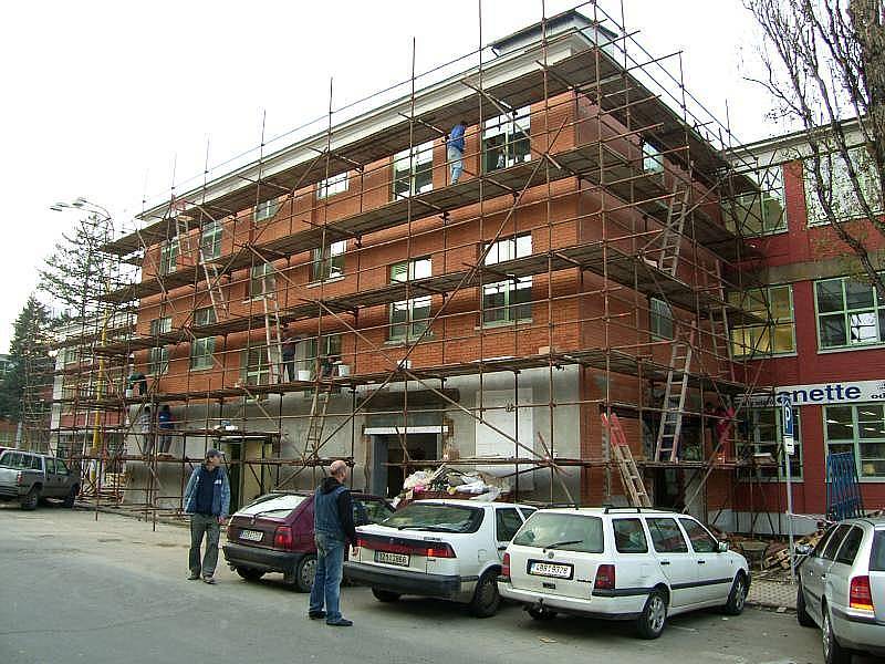 Průběh rekonstrukce 12. budovy ve svitovském areálu, kde bude sídlit ředitelství krajské policie.