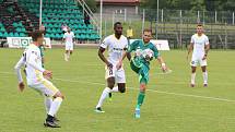 Fotbalisté Zlína (bílé dresy) v sobotním přípravném zápase zdolali domácí Karvinou 2:0.