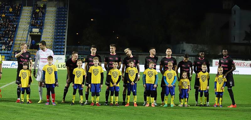 Fotbalisté Zlína nastoupili v sobotním zápase 13. kola FORTUNA:LIGY proti mistrovské Plzni ve speciálních černo-růžových dresech.