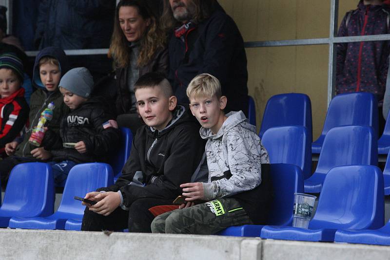 Fotbalisté Malenovic oslavili výročí devadesáti let od založení zápasem proti staré gardě Zlína. V sobotu navíc otevřeli novou tribunu.