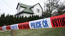 Ve Zlíně na Podhoří zasahovali kriminalisté. V jednom z domů v ulici A. Randýskové nalezli tři mrtvá lidská těla.