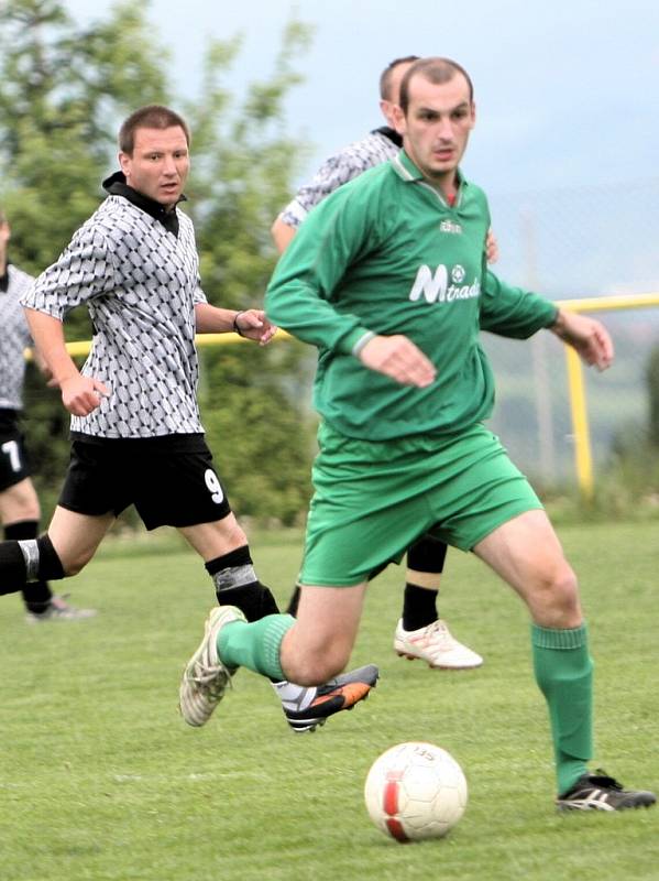 Fotbalisté Mladcové B (v zeleném) proti Kudlovu