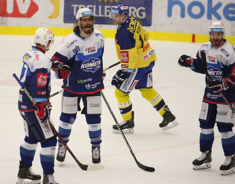 Extraligoví hokejisté Zlína (vš žlutém) v nedělním 26. kole doma hostili mistrovskou Kometu Brno. Na snímku Mueller, střelec 4. gólu