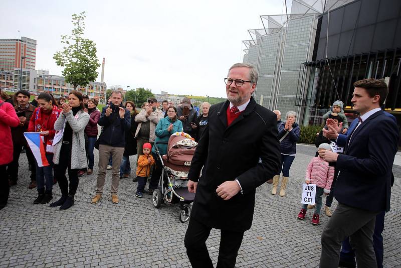 Demonstrace proti ministryni spravedlnosti Marii Benešové na náměstí T. G. Masaryka ve Zlíně, 13. 5. 2019