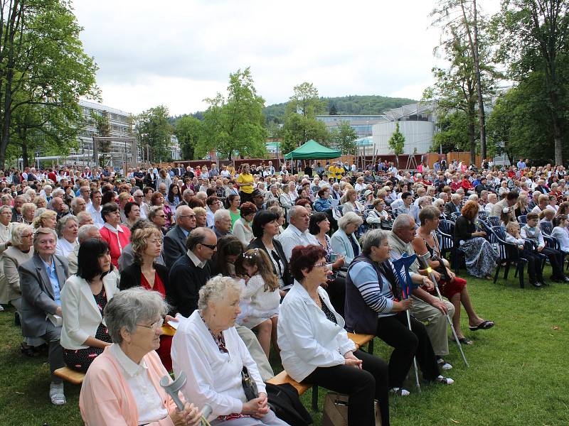 V neděli 18. června 2017 zaplnili park Komenského ve Zlíně věřící ze zlínské farnosti sv. Filipa a Jakuba, aby oslavili významný svátek, tzv. Boží Tělo. Slavnostní mše svatá začala v 10 hodin dopoledne v parkovém altánku. Po ní následovalo požehnání celém