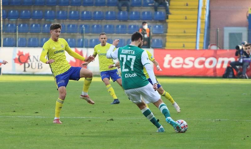 Fotbalisté Zlína (žluté dresy) v 14. kole FORTUNA:LIGY hráli s Jabloncem nerozhodně 0:0.