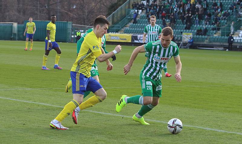 Fotbalisté Zlína (žluté dresy) vstoupili do jarní části sezony FORTUNA:LIGY na hřišti pražských Bohemians.