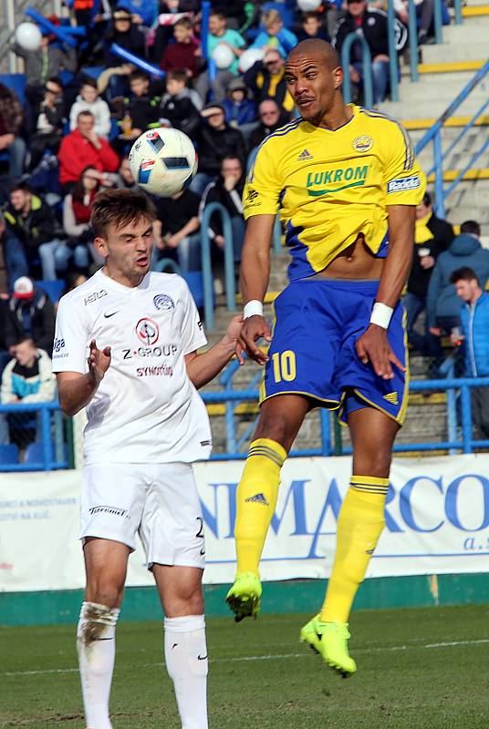 Fastav Zlín (ve žlutém) proti FC Slovácko