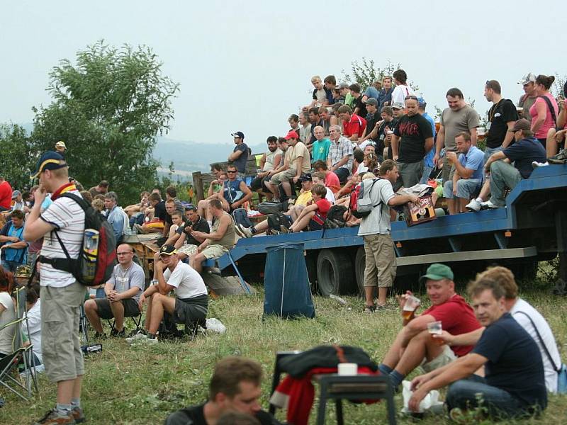 Průjezdy historických vozů v rámci History star rally.