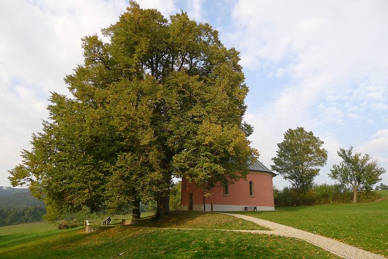 Vysoké Pole, obec v srdci Vizovických vrchů, pod pověstmi opředenou horou Klášťov.