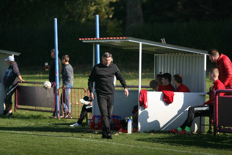 Fotbalisté Louk v rámci 10. kola I. B třídy skupiny B dokázali porazit Chropyněi 3:1, díky třem trefám Sebastiána Kuny.