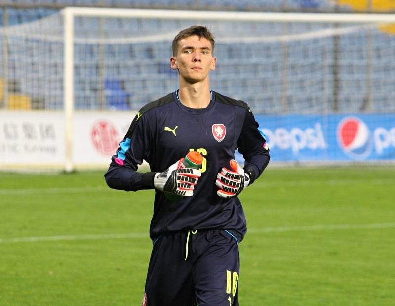 Osmnáctiletý brankář Manchesteru United Matěj Kovář udržel v zápase s Portugalskem čisté konto.