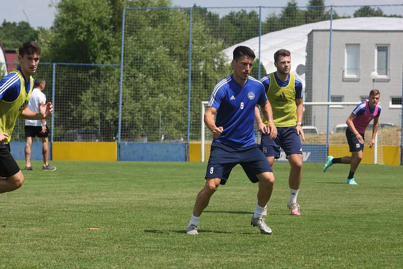 Fotbalisté ligového Fastavu Zlín v pondělí dopoledne zahájili přípravu na nový soutěžní ročník.