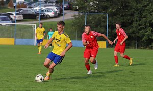 Fotbalisté Zlína B (žluté dresy) ve vloženém 17. kole MSFL podlehli Bohunicím 0:3.