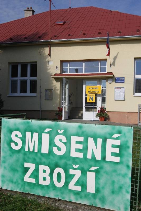 Volby 2013  Volební okrsek 74. Kancelář místní části Salaš.