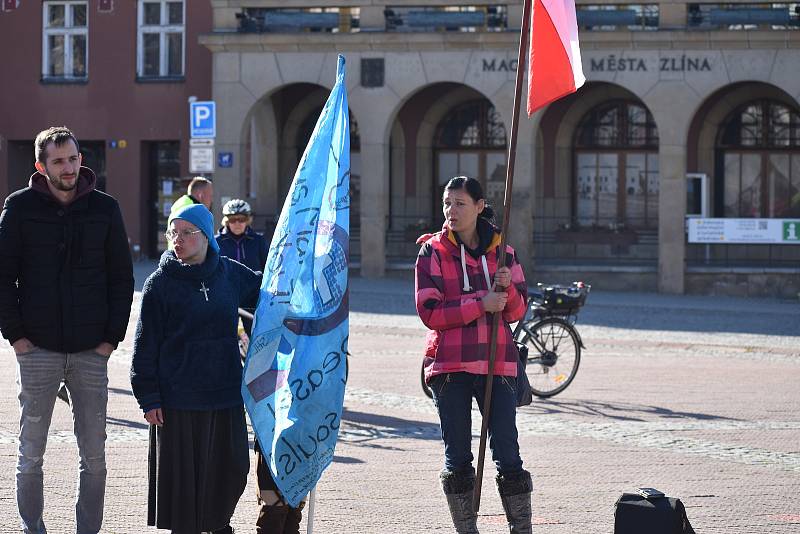 Demonstrace za návrat dětí do škol bez podmínek ve Zlíně, 7. března 2021.