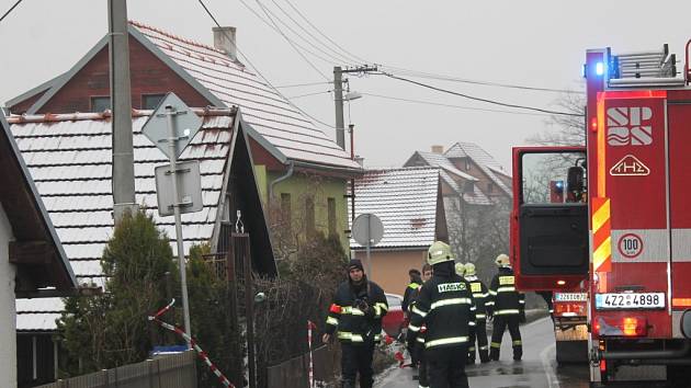 Hasiči z hořícího domku na Zlínsku vytáhli muže v bezvědomí