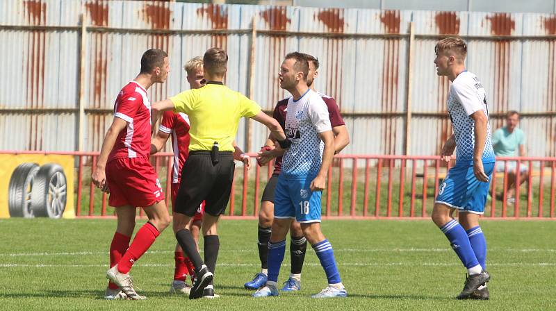 Fotbalisté Otrokovic (v modro-bílých dresech) prohráli rovněž čtvrtý zápas letošního ročníku MSFL.