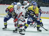 Hokejové utkání Tipsport extraligy v ledním hokeji mezi HC Dynamo Pardubice (bílém) a PSG Berani Zlín (v modrožlutém) v pardudubické ČSOB pojišťovna ARENA.