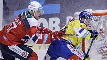 Hokejové utkání Tipsport extraligy v ledním hokeji mezi HC Dynamo Pardubice (červenobílém) a HC Aukro Berani Zlín ( ve žlutomodrém) v pardudubické Tipsport areně.