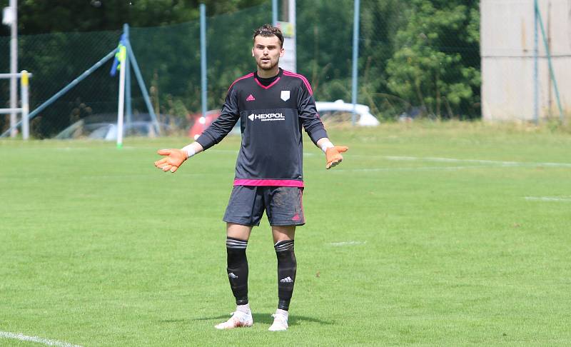 Fotbalisté Zlína (bílé dresy) v úvodním letním přípravném zápase přehráli třetiligový Uničov 5:1.